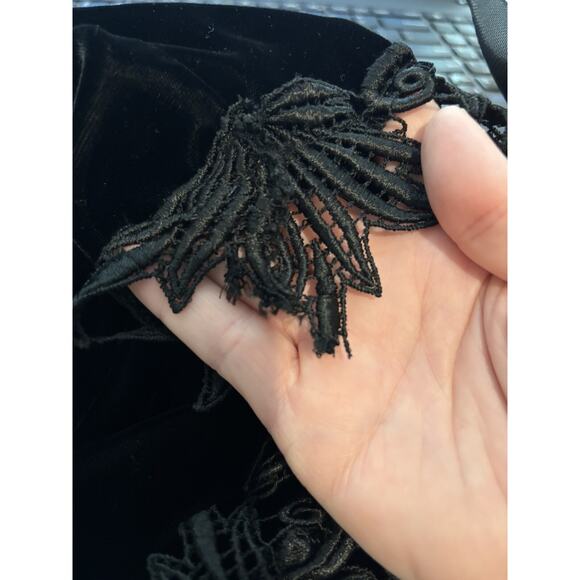 Vintage VTG Flora Nikrooz Dressing Gown Wrap Dress Robe Black Velvet Size Medium - Picture 8 of 11